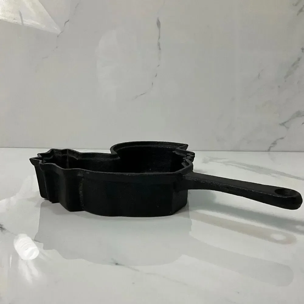 CAST IRON Rooster Skillet Pan